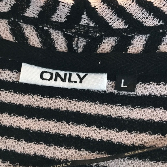 Ladies lightweight cardigan. Size large. - Picture 3 of 4